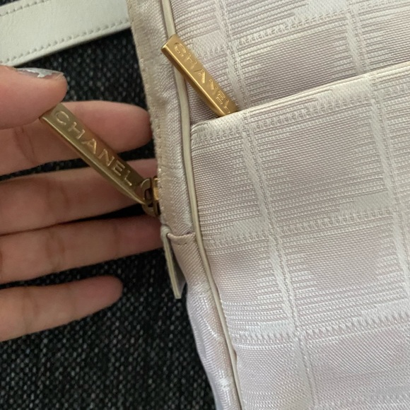 Chanel made in France silk logos white mini crossbody about 9” high w auth card - Picture 10 of 15